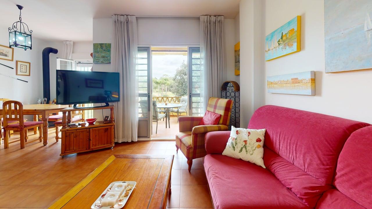 Salón con acceso directo a terraza y zona de comedor en Islantilla Golf