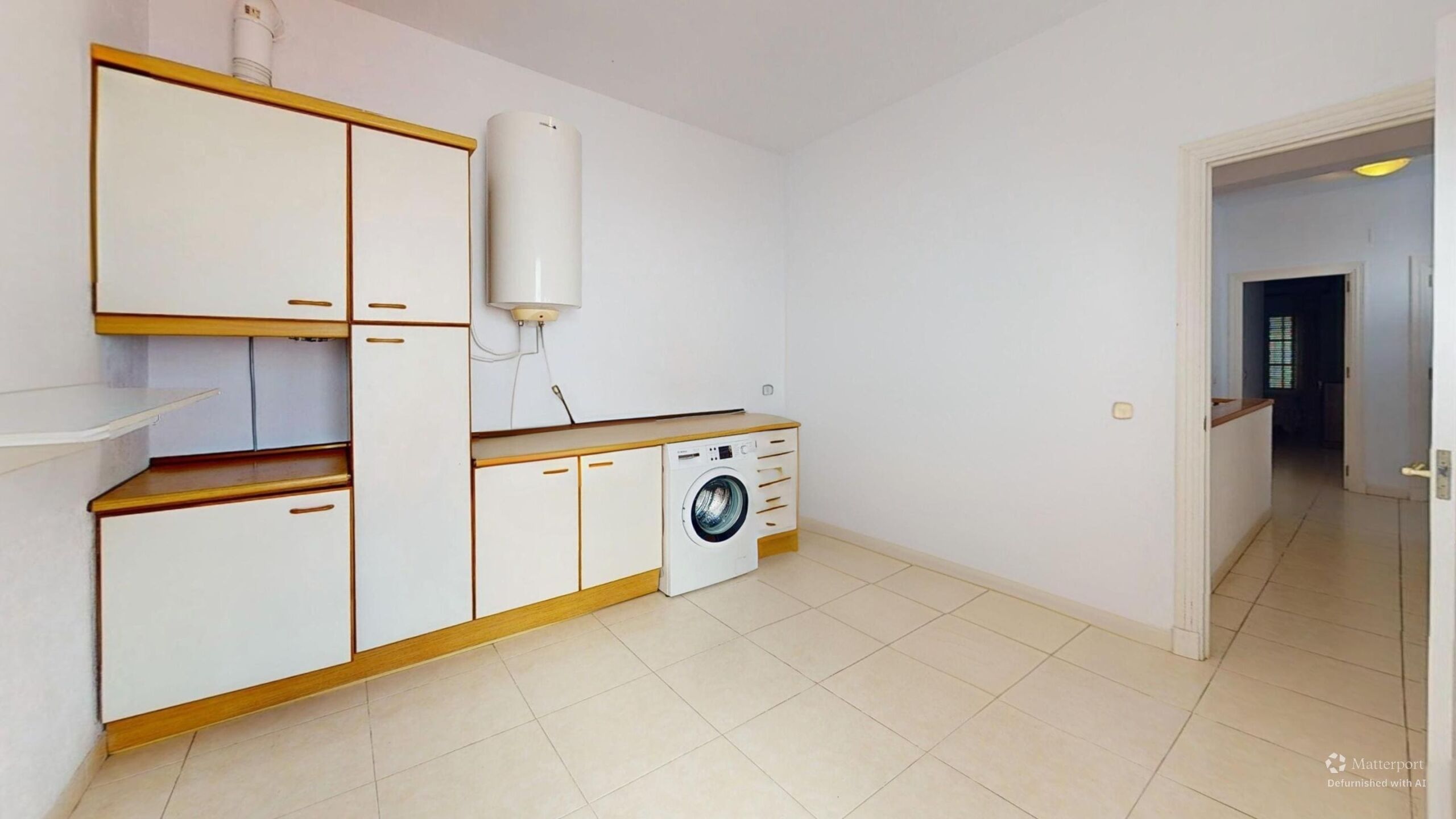 Lavadero de casa en venta en Rota con zona de almacenaje y lavadora